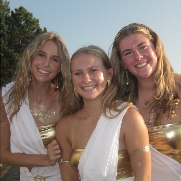 Meet your Posher, Michaela - Picture 3 of 4